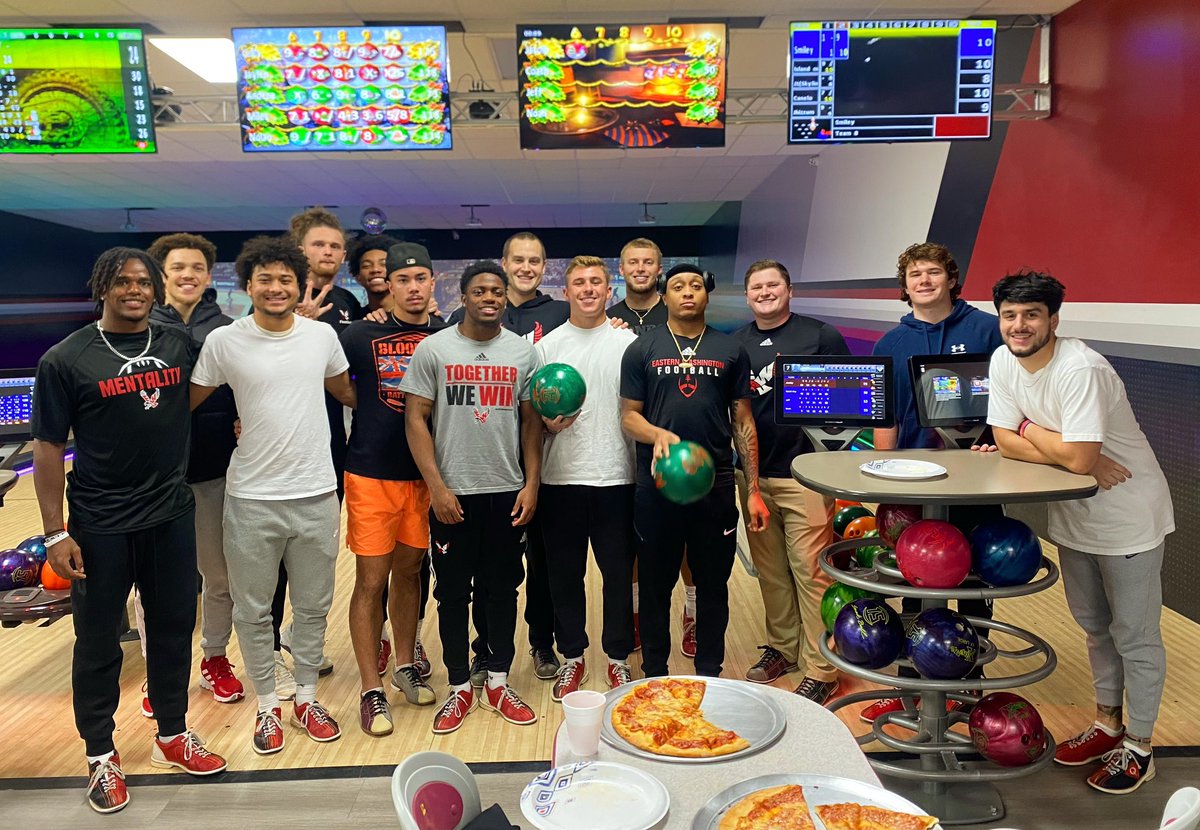 1st <a href="/EWUFootball/">EWU Football 🏈</a> Receiver brotherhood of 2024! Excited to watch this group grow 🦅