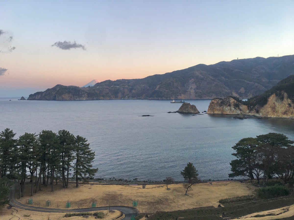 dukeyama's tweet photo. 1月30日(火)【OPEN】
水温16~17℃
透明度15~20m
詳しい海況は→ https://t.co/GxpjQzp6Yl
天気も良く風も弱い今日の黄金崎公園ビーチ。
もちろん海はベタ凪となっております!
終日安定した海況で安良里ボートも出港OK😃
今日も張り切って潜ってきま~す👍
#kaiyo
#西伊豆
#黄金崎
#ダイビング https://t.co/xr1ZbUP41a