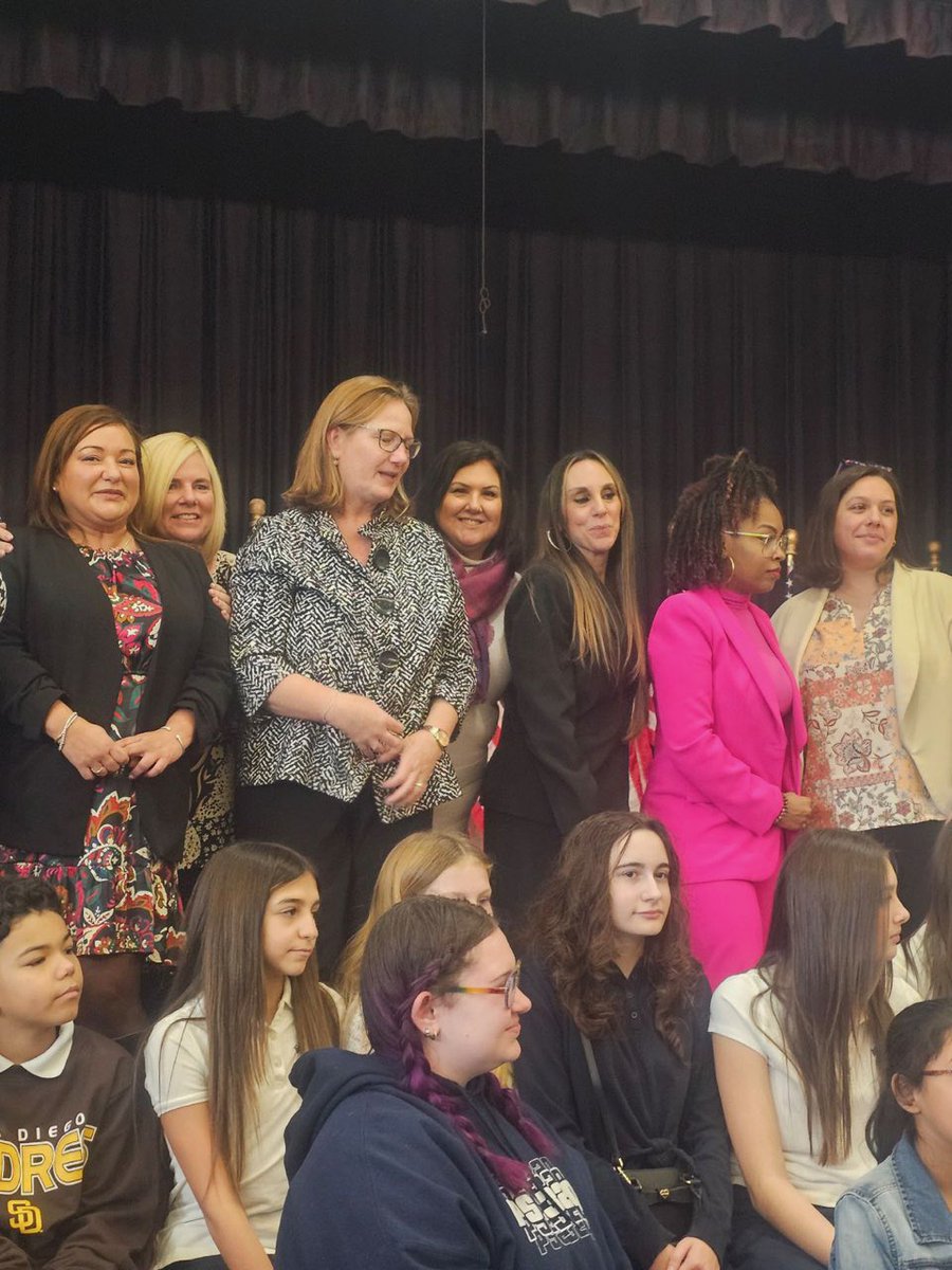 MrsHarrisonPS60's tweet image. Thank you Councilwoman Ariola for putting your heart in all you do for our schools! We hope you enjoyed every minute of your beautiful inauguration today. Our Student Gov’t Representative, Julio, was so proud to participate! @JoannAriola32 @literacy_fox @PS60queens @D27NYC