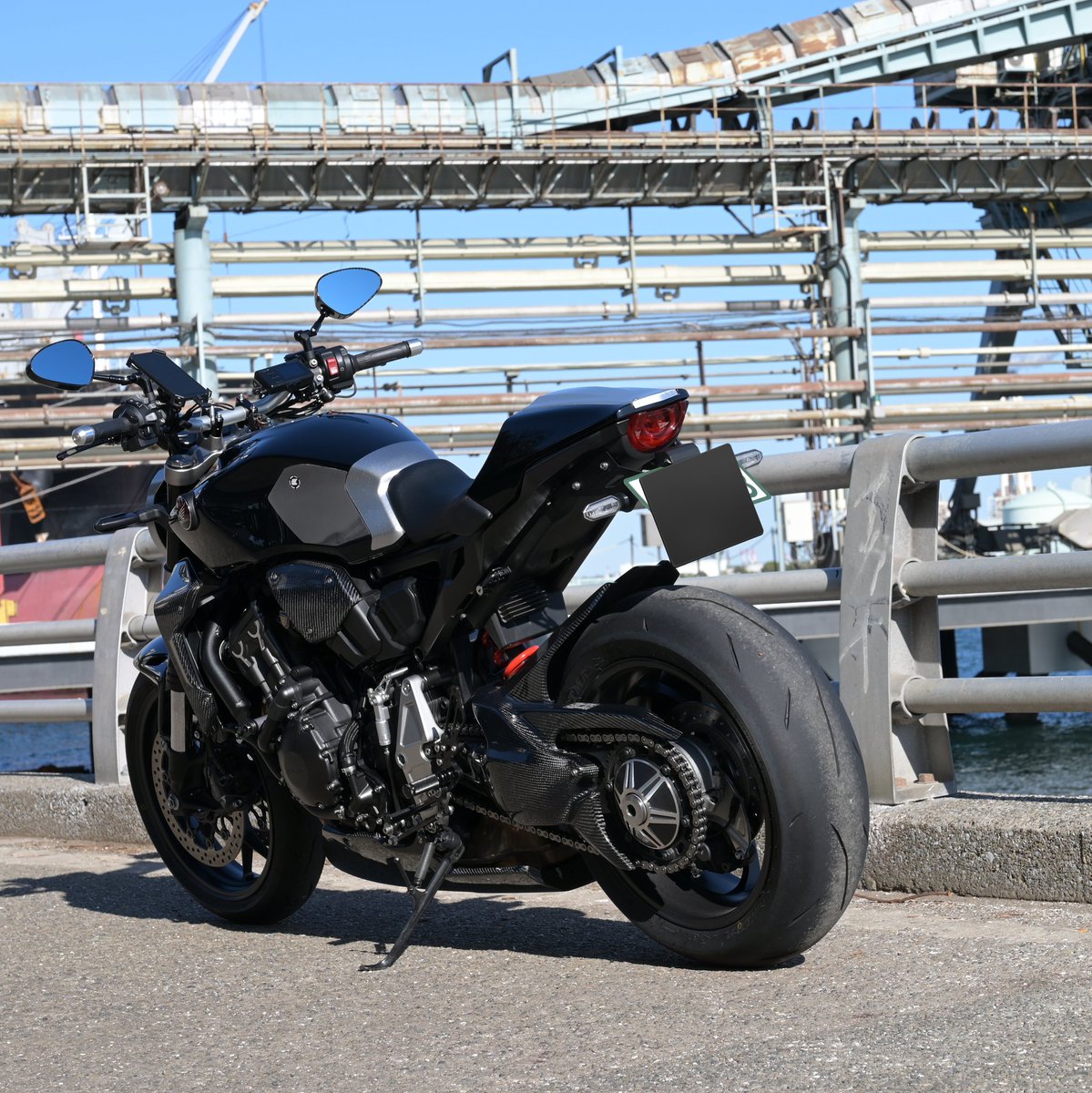 Scissor___Man's tweet photo. #自分が選んだ大好きなバイクだからどこから眺めても美しい
#CB1000R
#SC80
#美しい https://t.co/89oLo9ITsY