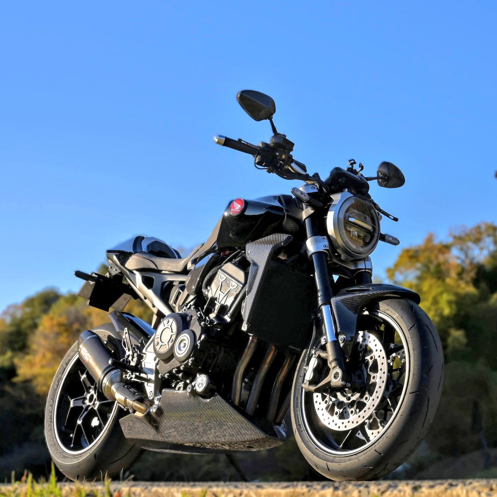 Scissor___Man's tweet photo. #自分が選んだ大好きなバイクだからどこから眺めても美しい
#CB1000R
#SC80
#美しい https://t.co/89oLo9ITsY