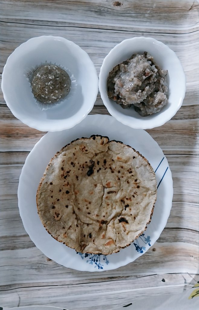 manushi___'s tweet photo. A few more days to relish bajra delights before summer pounces!
Sharing here my favourites...bajra roti, bajra kheechdi & bajra churma laadu.
Till we meet again. Next winter😋
#MilletMania #FoodieBeauty https://t.co/tfUUY7wKqI