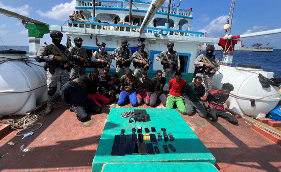 IndianTechGuide's tweet photo. 🚨 Indian Navy, INS Sumitra rescues 19 Pakistani fishermen from Somali pirates, off the east coast of somalia. https://t.co/cyltSEAjvv