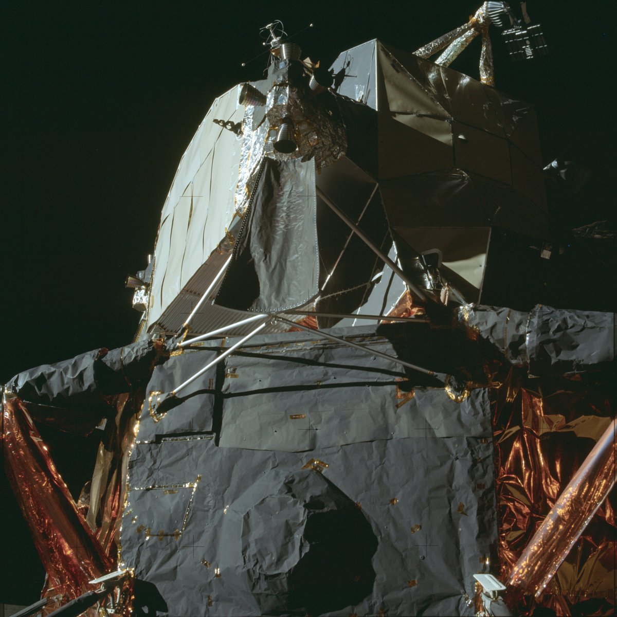 BKA_wRonGTHInk's tweet photo. @MattWalshBlog Is Walsh really arguing that this is the most technologically advanced aircraft ever made? Indeed so advanced as to be a pain to recreate today? The moon landing lie breaks the minds of sci-fi nerds who are otherwise perfectly capable of discerning establishment gaslighting. https://t.co/u8iU97WRe8
