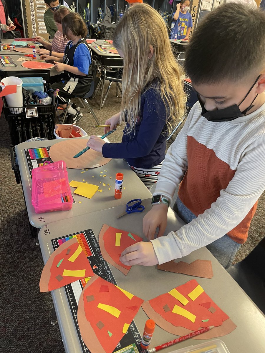 PVWollberg's tweet image. Making Fraction Pizzas🍕 One of my favorite activities in 3rd Grade! Thank you to @PapaJohns for the pizza boxes to display our mouth watering creations😋 #pvlearns #fractions #mathisfun