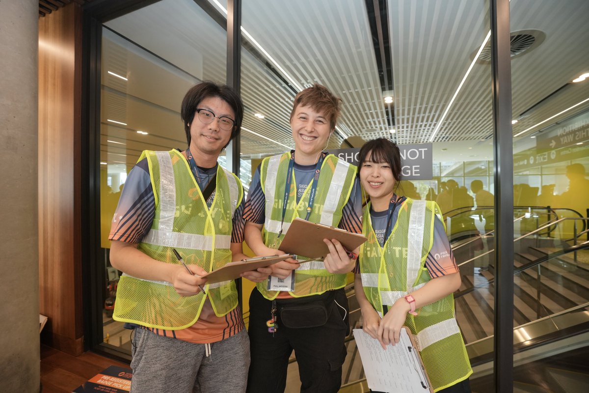 foxrenderfarm's tweet photo. ๐Check out these amazing pictures featuring our amazing #studentvolunteers who made @SIGGRAPHAsia 2023 an unforgettable experience for all! #FoxRenderfarm is proud to sponsor the student volunteer program this year โค๏ธ
#SIGGRAPHAsia2023 #FutureOfCG #SASV #ProudToBeSV #conference https://t.co/SemH3t8Wm1