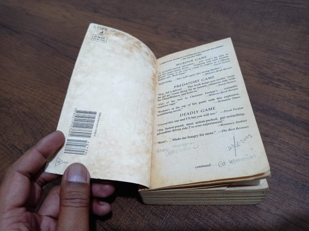 soentingmelajoe's tweet image. Street Game - Christine Feehan (buku impor) 

Kondisi: baik, ada coretan pensil, jilidan buku belah di tengah

Penerbit: Jove Books
Tahun: 2010
Tebal: 418 hlm. 

30.000

#preloved #streetgame #christinefeehan #catrabbitstore