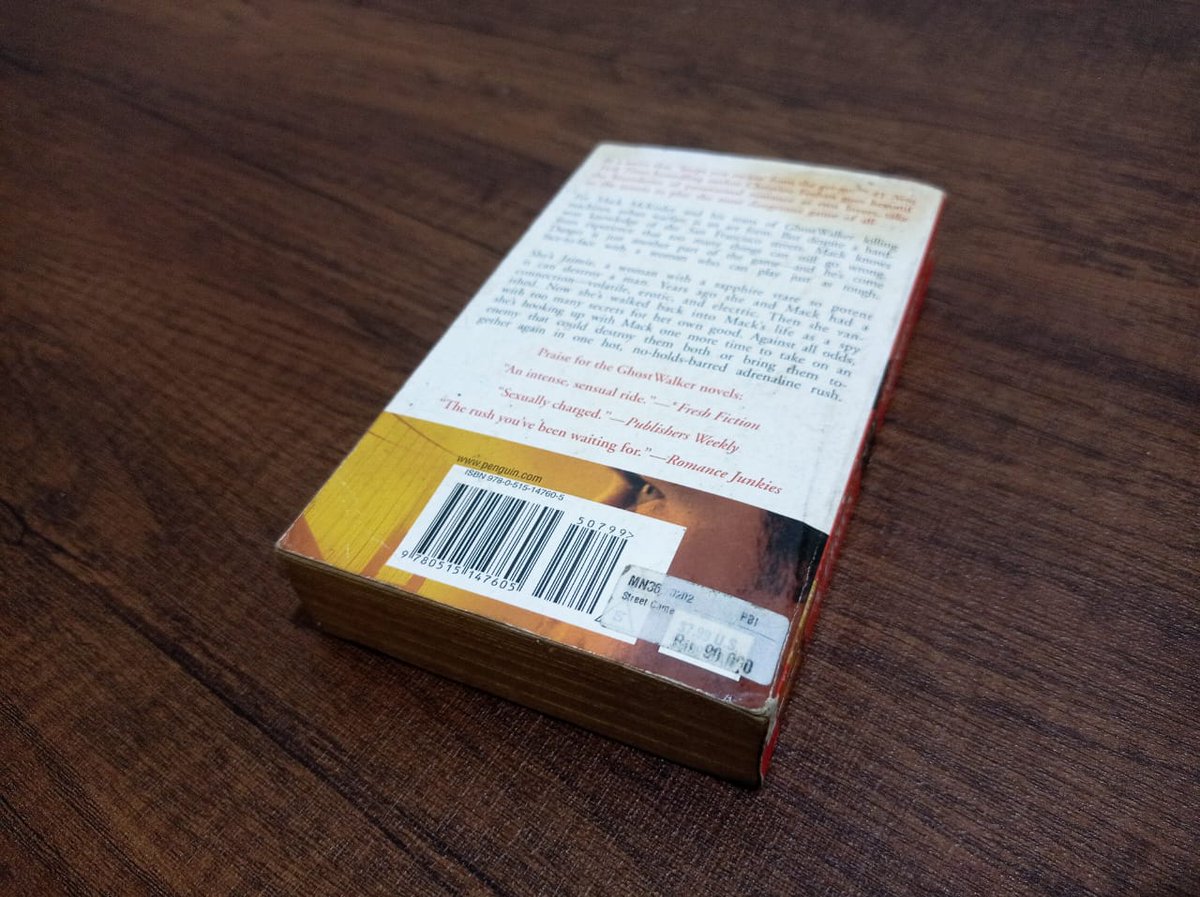 soentingmelajoe's tweet image. Street Game - Christine Feehan (buku impor) 

Kondisi: baik, ada coretan pensil, jilidan buku belah di tengah

Penerbit: Jove Books
Tahun: 2010
Tebal: 418 hlm. 

30.000

#preloved #streetgame #christinefeehan #catrabbitstore