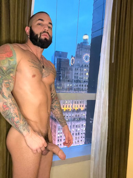 you&rsquo;d rather take them off me or find me already w/ out them on  😜❓ https://t.co/WHsrfgXanp