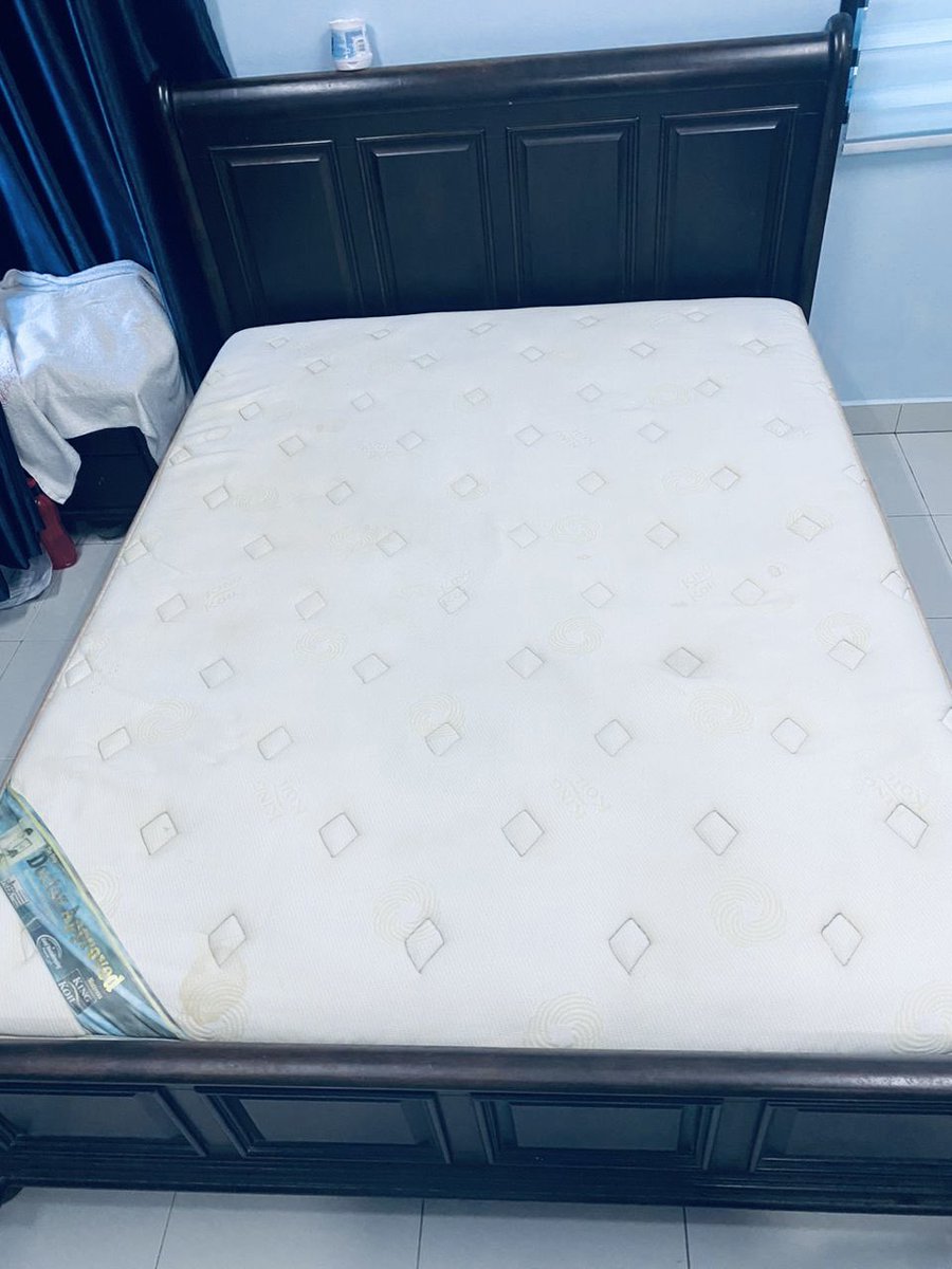 cikhanan56's tweet photo. Pakai cadar tapi bawah ada tompok2. 

No no no

Jangan izinkan bedbug menyinggah korang. Habis kulit cantik korang nanti

Sini tengok perubahan yg sy mampu lakukan. Tak sempurna tapi ada perubahan.

Say no to bedbug
Kotoran bertompok
Bau yang tak menyenangkan okeyh https://t.co/9hclBIVb81