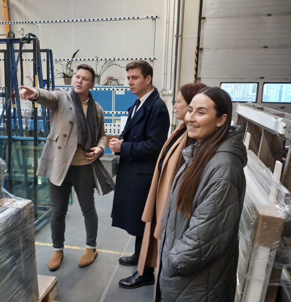 ltembassycz's tweet photo. How do you build a successful company? (A) trade w/ #Lithuania, (B) hire a #Lithuanian. The super smart, super innovative&amp; super #green family company of @Jihomoravsky_kr 🇨🇿, https://t.co/Twmm6Q1XiR, has employed both trade &amp; a 🇱🇹, Valentýna Jonaitis
#GlobalLithuania🌍
@invest_LT https://t.co/BmDmkPBWFV