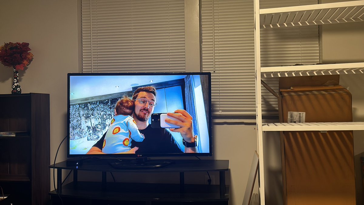 ThatOneAce723's tweet photo. Just moved in, watching the new vlog!
@Syndicate https://t.co/38ijbLXPrs