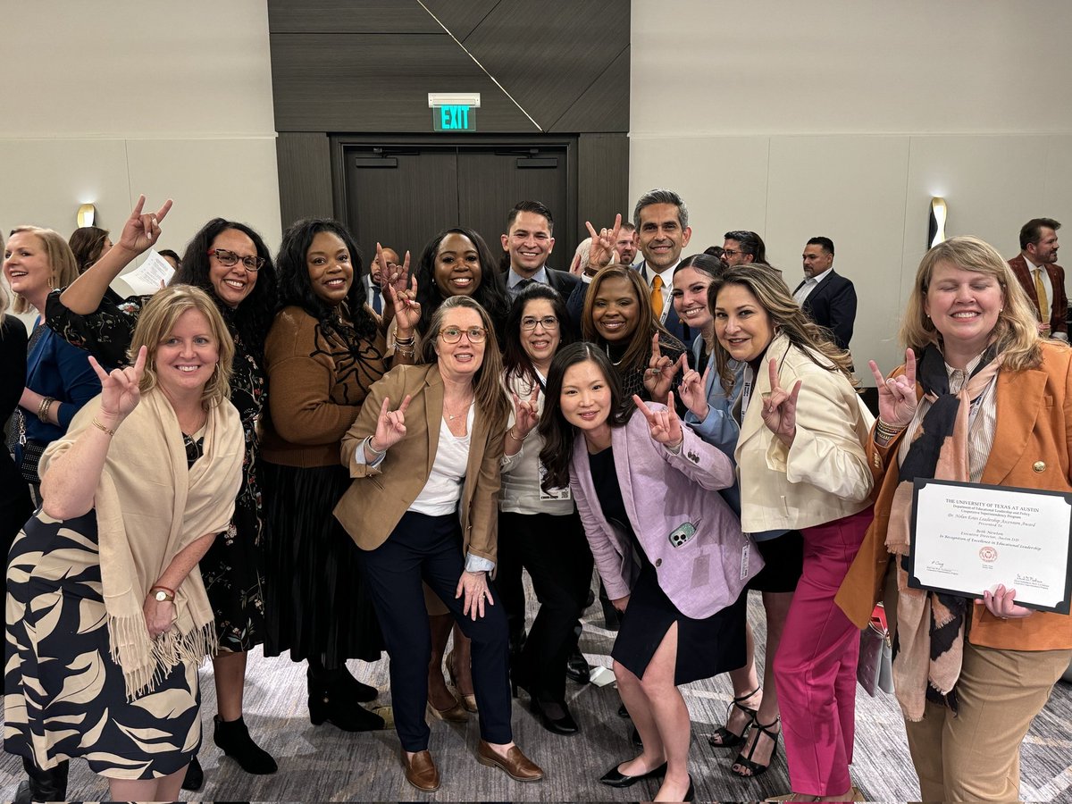 katrinabailey08's tweet image. Tonight, the UT CSP network gathered to celebrate the legacy and accomplishments of current students alumni. From campus leaders to district leaders, what happens here changes the world. I am proud to be a part of this legacy. 🤘🏾🧡 #CSP31 #TASA2024