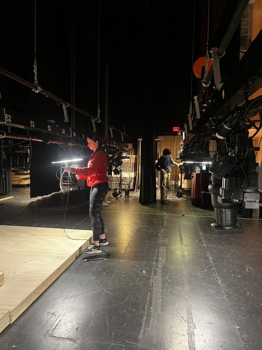 rmhselectrics's tweet photo. Light hang tonight!! Getting ready for our show next Friday and then it’s off to fest!! https://t.co/ORdL4LfsbX
