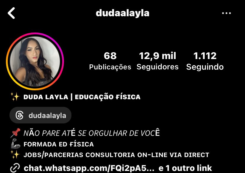 Essa diva, chamada Duda Layla, comprou um cabelo no Palácio dos Cabelos, localizado em Caxias, no Rio de Janeiro.  Ela gastou 1.550,00 reais pelo produto, mas a mesma afirma que não é da qualidade que ela pagou.