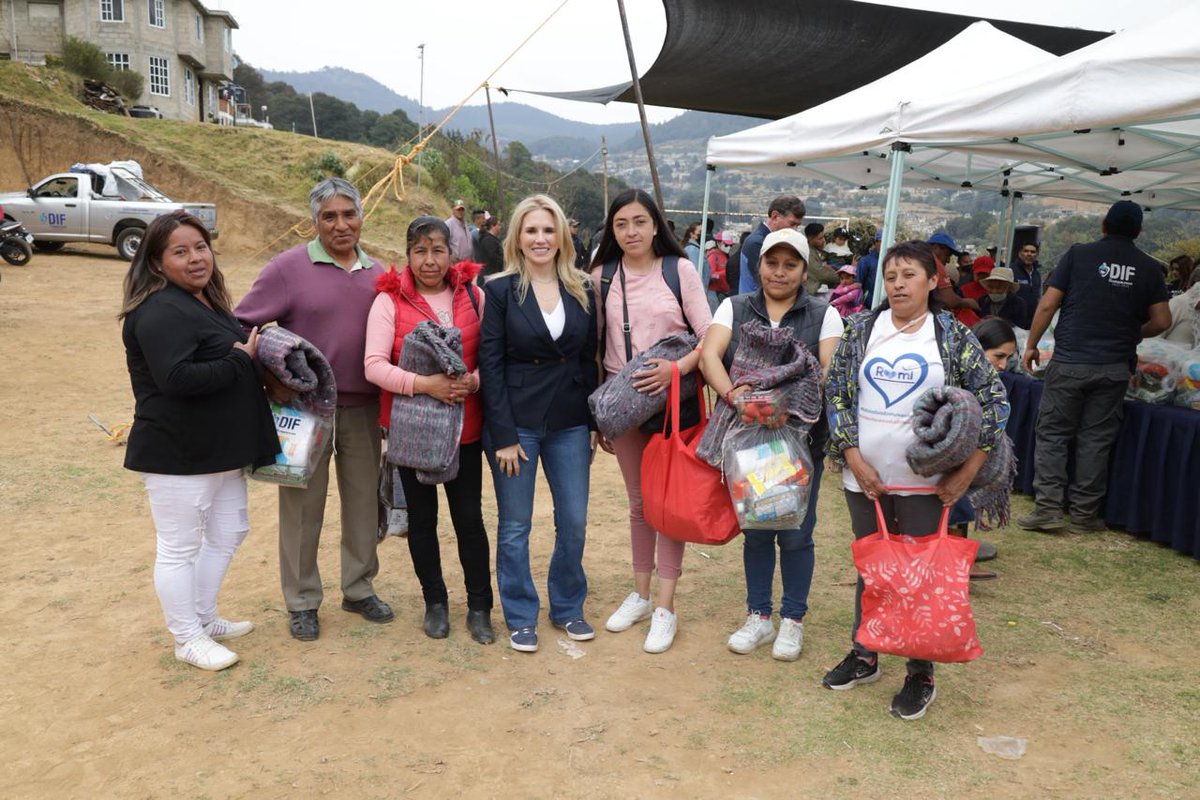 RominaCDV's tweet photo. Con el apoyo de la Asociación Na'amat entregamos cobijas a la población de Canales, con el objetivo de que las familias de la parte alta de Huixquilucan tengan un abrigo para seguir enfrentando las bajas temperaturas que se registran en el territorio y evitar enfermedades. ¡Gracias por su respaldo a las mujeres trabajadoras y voluntarias de la comunidad judeo mexicana!