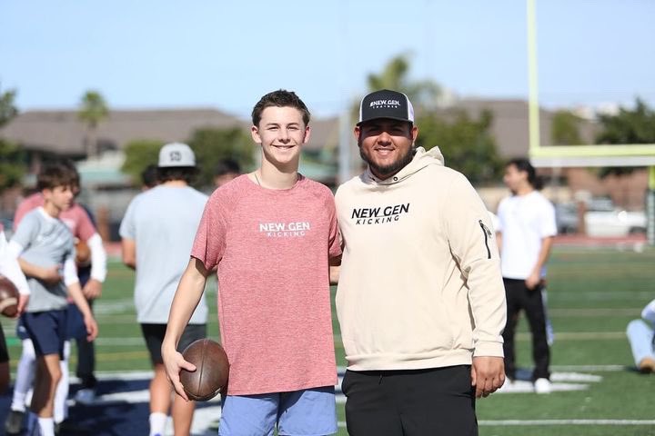 _aaronlee00's tweet image. Had a great time yesterday at the the Winter Classic with @NewGenKicking, I was able to compete with top competition from the class of 24’ and Juco level in San Diego. I got 3rd in kickoffs behind a Washington state commit and a juco kicker, and on field goal comp I won it all…