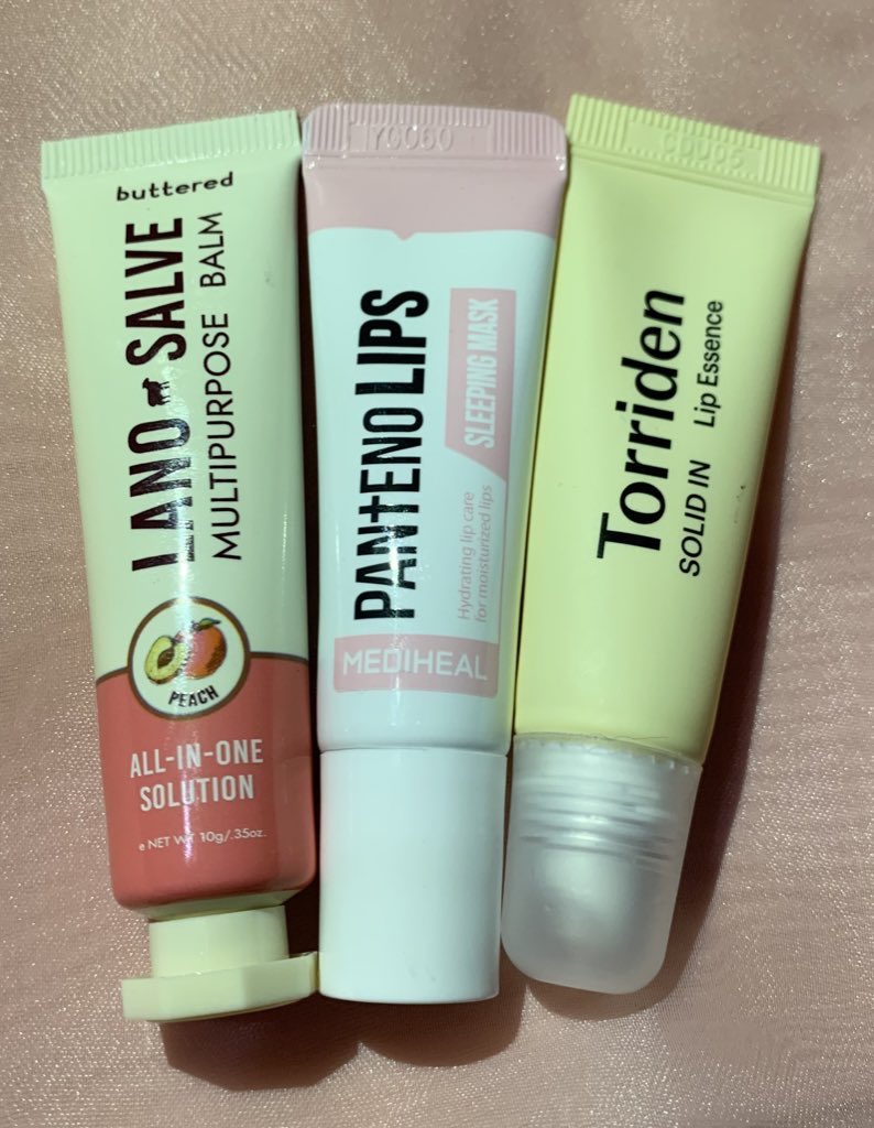 ndaridhanti's tweet image. ✨Lipcare ketiga ini tingkat kelembabannya mirip-mirip, alias lembabnya oke bgt juara.

Dipakai saat tidur sampai pagi hari masih tetap kerasa lembabnya.

#racuninskincare
