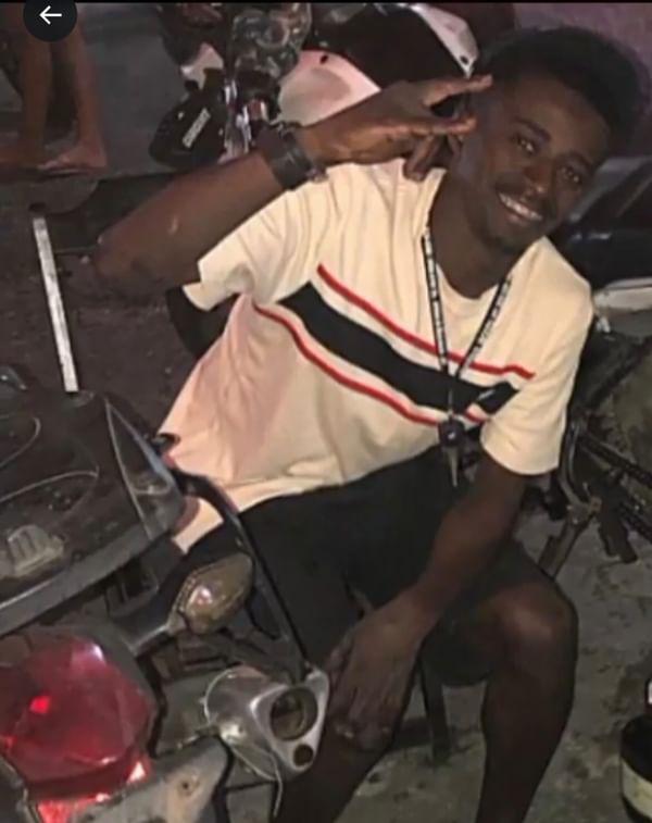Na cabeça só vem você falando as coisas que e certo e errado eu nunca vou esquece os concelhos que você sempre me dava você sempre falava que quem estar aqui pela nossa família era você, você agora não está aqui pra fala mais meu eterno irmão vai deixa sdd tega💔💔😭
