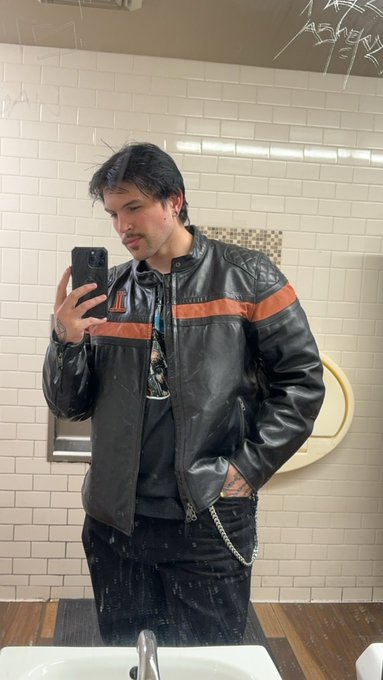 Save a seat by sitting on  a mustache https://t.co/8Xt0I8Rju1