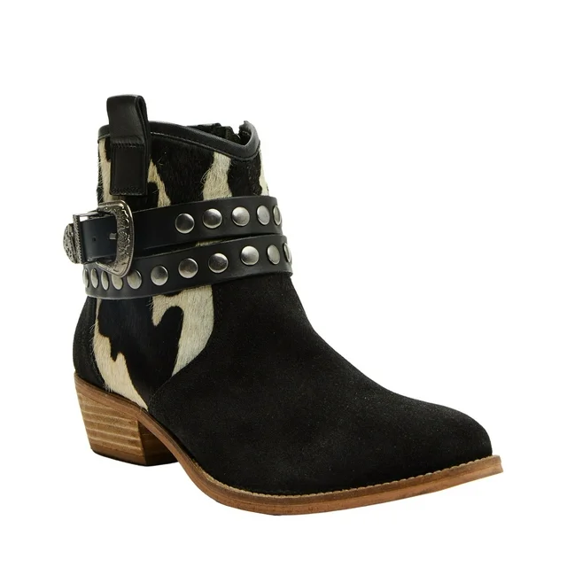 PhoneBrooke's tweet photo. These boots with these spurs..are ANOTHER great way to kick you as i walk out your door! https://t.co/C82Li3ogqQ