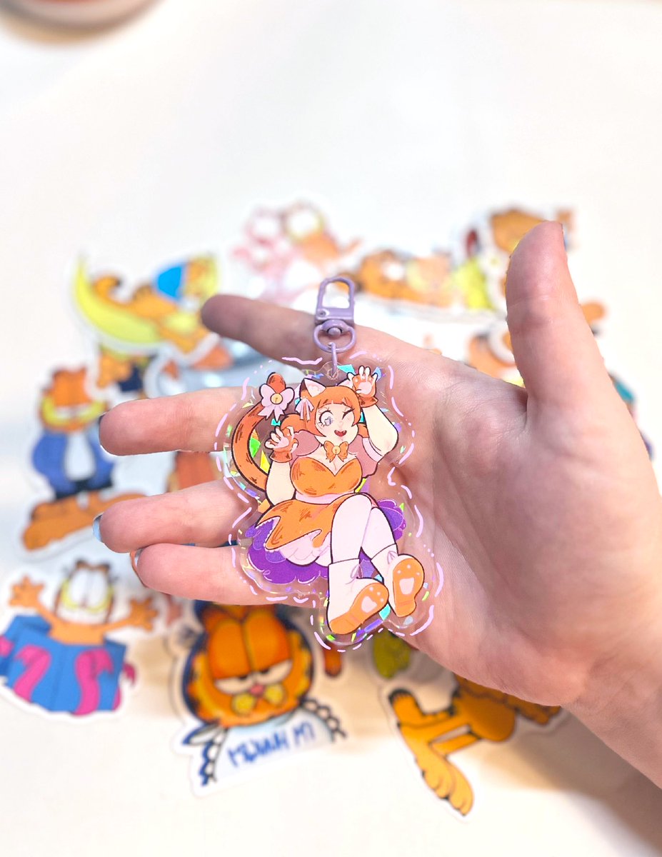 strawbewbie's tweet photo. Happy Valentine’s Day Garf Gang!
I’m opening shop with very limited stock to treat y’all for V-Day. Anyone who buys from my shop will also get a V-Day Garf Girl Polaroid from me with their order 💖 Shop open from 1/29 - 2/8 or until stock runs out 😘 https://t.co/CaongsYnRo https://t.co/QRHXgHJAZx