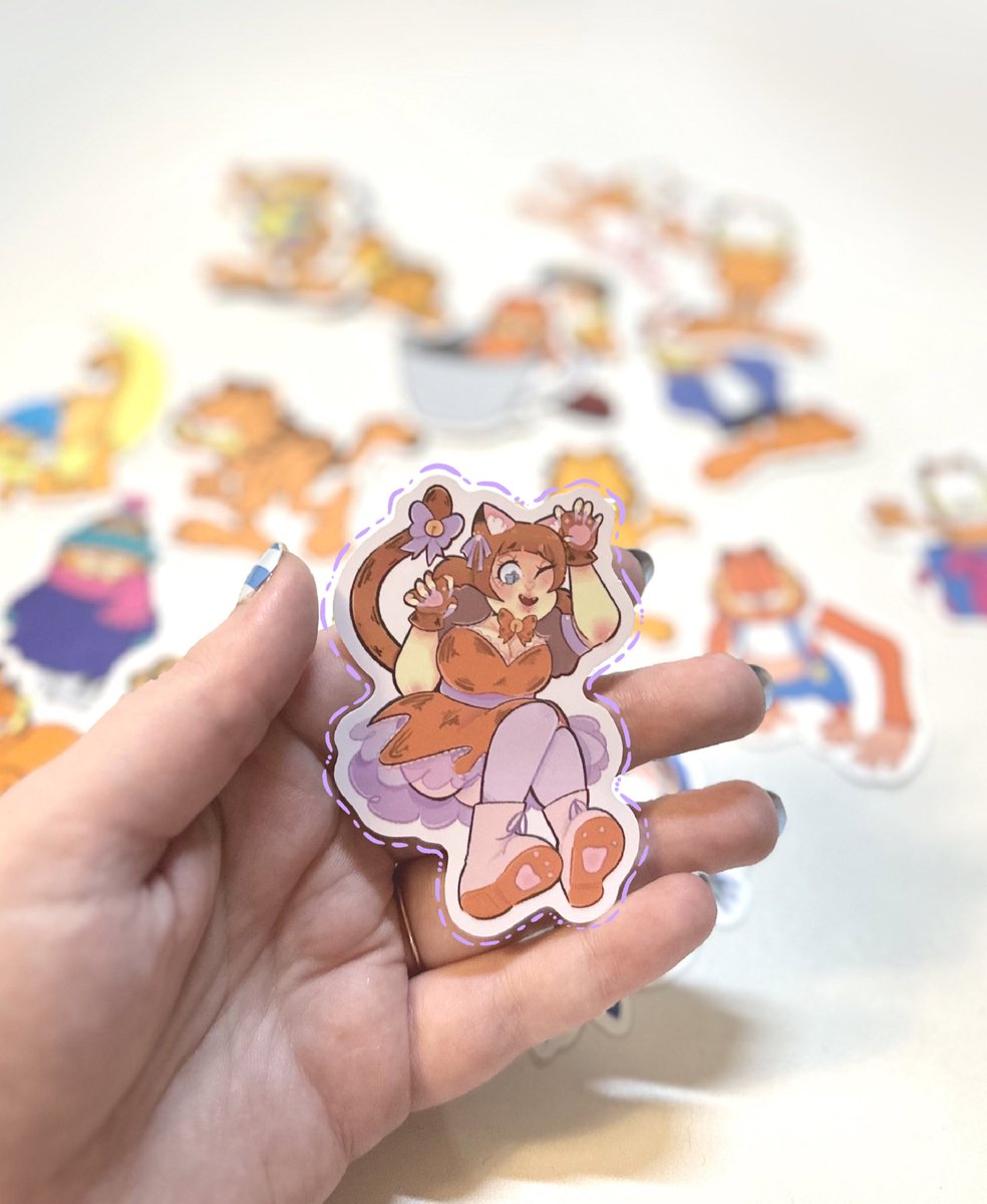 strawbewbie's tweet photo. Happy Valentine’s Day Garf Gang!
I’m opening shop with very limited stock to treat y’all for V-Day. Anyone who buys from my shop will also get a V-Day Garf Girl Polaroid from me with their order 💖 Shop open from 1/29 - 2/8 or until stock runs out 😘 https://t.co/CaongsYnRo https://t.co/QRHXgHJAZx