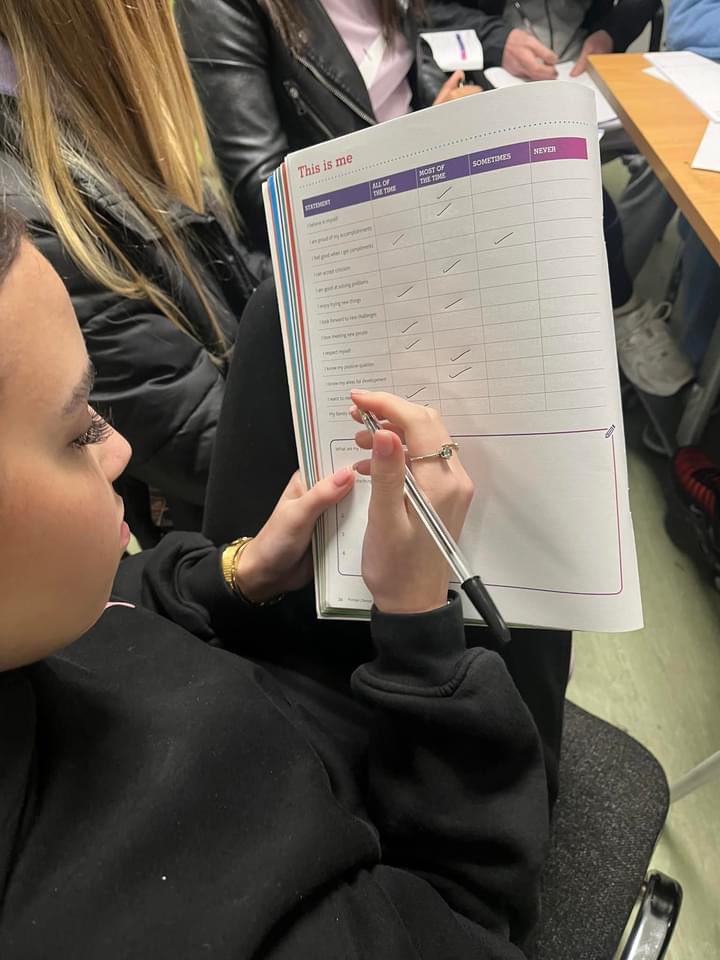 Rcitybelfast's tweet photo. 🤩 Year 1 🤩

Tonight we continued on with R Foróige module one🌟 we began looking at the theme of self awareness 💭 focusing on who are are, what we love and what we are good at 😆

Great night with the team 👏🏻 @dfatirl 

#RCity #year1 #DFA #foroige https://t.co/842MG5AOHO