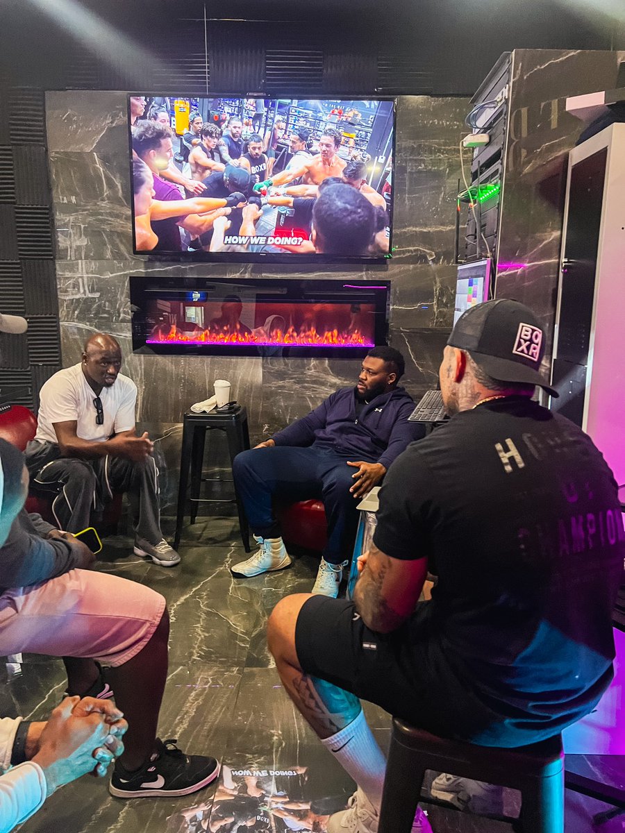 MateoBoxr's tweet image. @AntonioTarver x @BIGBABYMILLER 🤫 
.
.
What are these guys up to?
@boxrgym #boxing #boxr #boxrgym 
.
@Seckbach