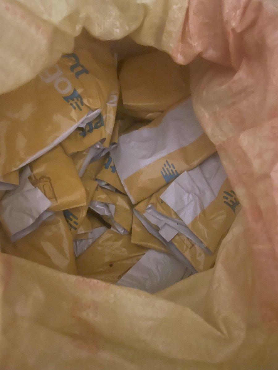 Değerli dostlarım iade kargolara ödediğim ücret 50 bin tl ti geçti. Merakımdan soruyorum tam olarak neyi başaramıyoruz? gerekirse kargosunu şubeye gidip almayacak olanlar lütfen ücretsiz ata tohumu talep etmesin dediğimde bunun neresi anlaşılmıyor? Neden bir iyilik hareketini