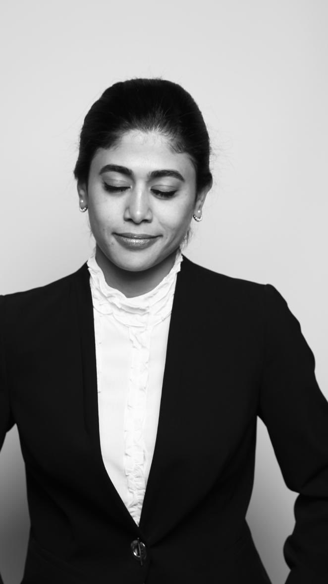 RimaHas's tweet photo. Je crois que certains attendent des excuses, qu’on se mette à genoux et qu’on acquiesce avec soumission à des bassesses. Vous rappeler que je suis palestinienne suffira à vous faire comprendre une bonne fois pour toutes qu’on ne se soumet jamais, à rien, à personne. Ils peuvent attendre longtemps. Il n’y aura pas d’excuses, il y aura que de la combativité.