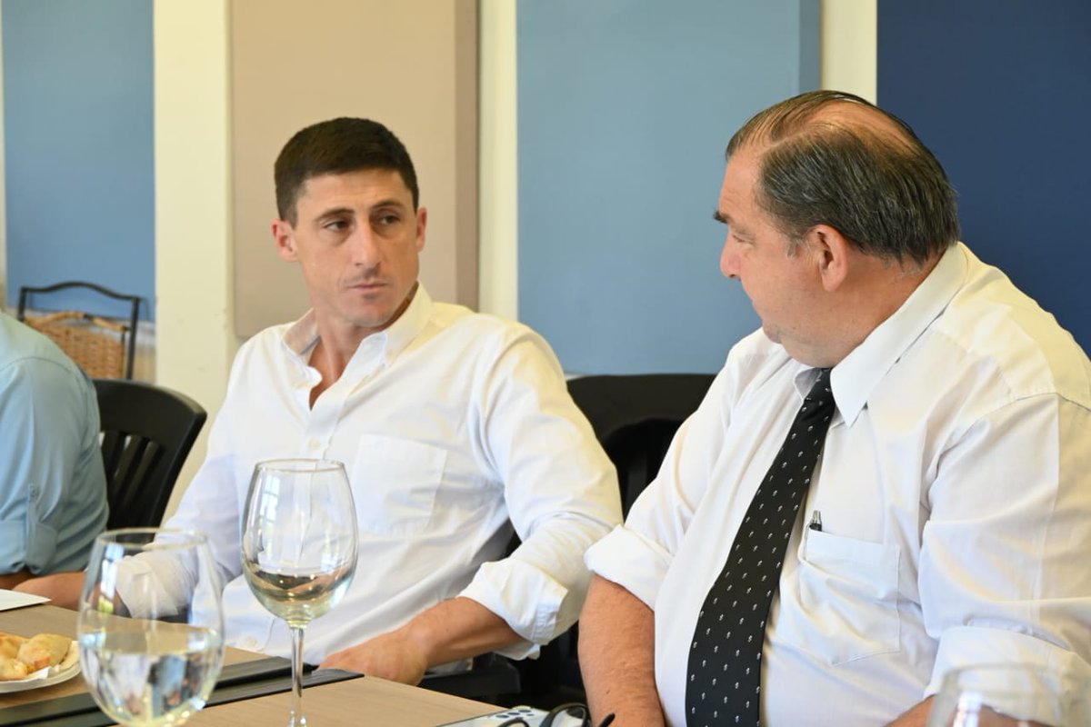 El cambio que los santafesinos elegimos para nuestra región necesita de trabajo serio y comprometido. Por eso reunimos a Intendentes y Presidentes Comunales para planificar las obras que van a afianzar el rumbo de productividad y empleo que queremos en La Capital.💪