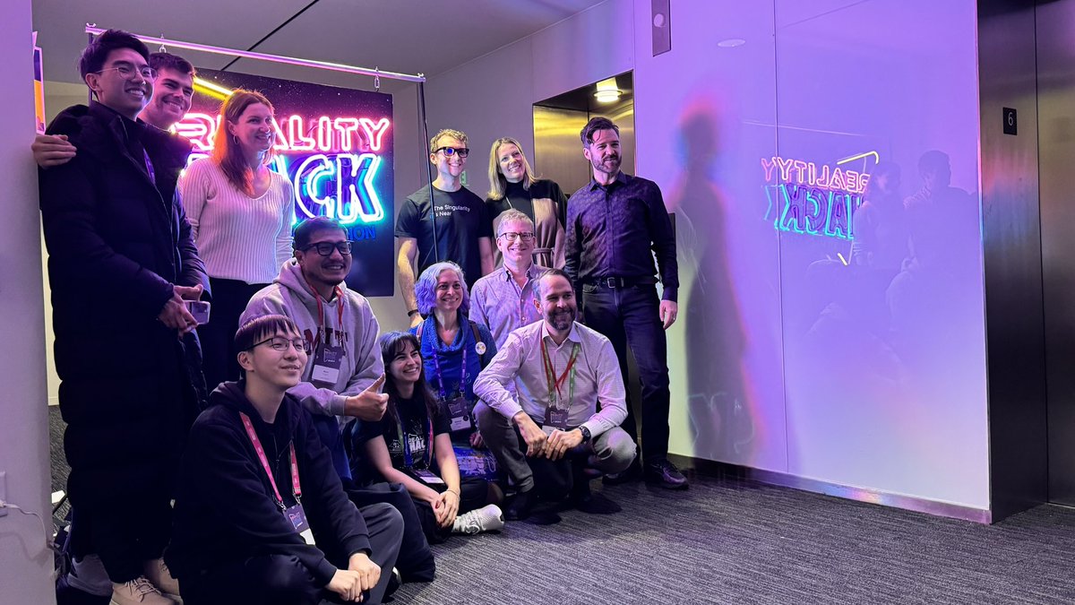 AGraylin's tweet image. The @mitrealityhack was a blast! So energizing to spend time with the OG #XR community and 500+ young hackers from around the world! What an honor to be a final round judge for these amazing teams. So much achieved by them in 2.5 days!!! 👍👍 And so rewarding brainstorming issues…