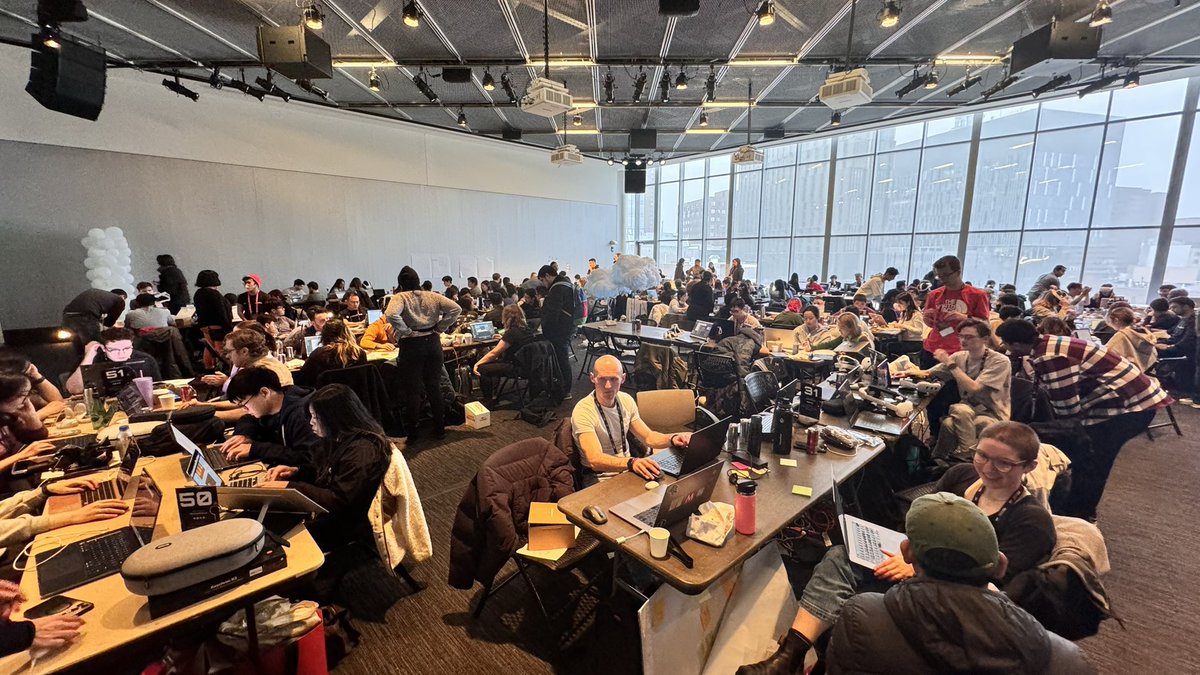 AGraylin's tweet image. The @mitrealityhack was a blast! So energizing to spend time with the OG #XR community and 500+ young hackers from around the world! What an honor to be a final round judge for these amazing teams. So much achieved by them in 2.5 days!!! 👍👍 And so rewarding brainstorming issues…