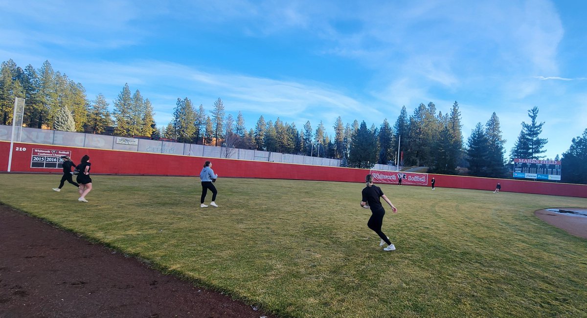 OUTIES OUTSIDE IN JANUARY!  Yes please. #Bucball @bucssoftball