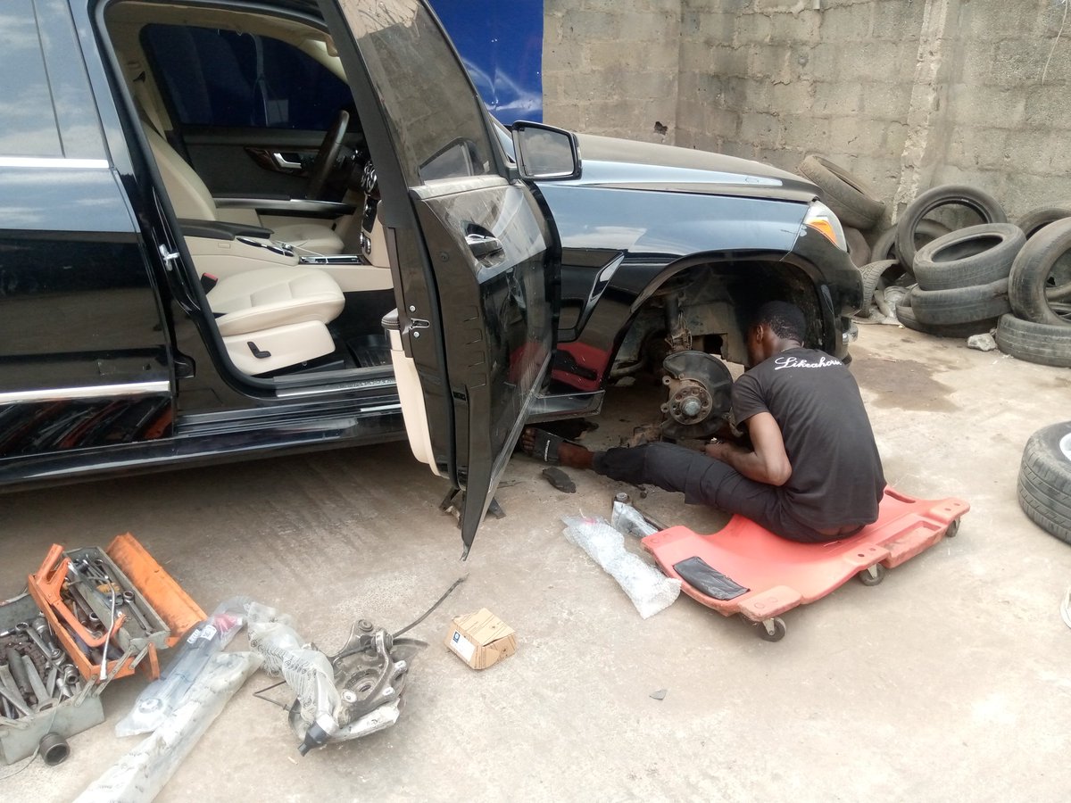 Chilex_Autos's tweet photo. @instablog9ja I sell and repair cars. I can be your sure plug for any and every (Brand New, Tokumbo and Naija used) car deals. 
You can always dm me on  #09135468722 (#ChilexAutos)  for your sure deals https://t.co/PW3vUj4ChS