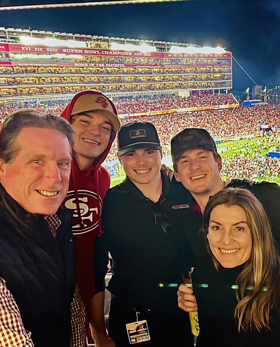 Oh, what a night. It was awesome to have the whole gang together. Congrats, ⁦@49ers⁩! #BangBang