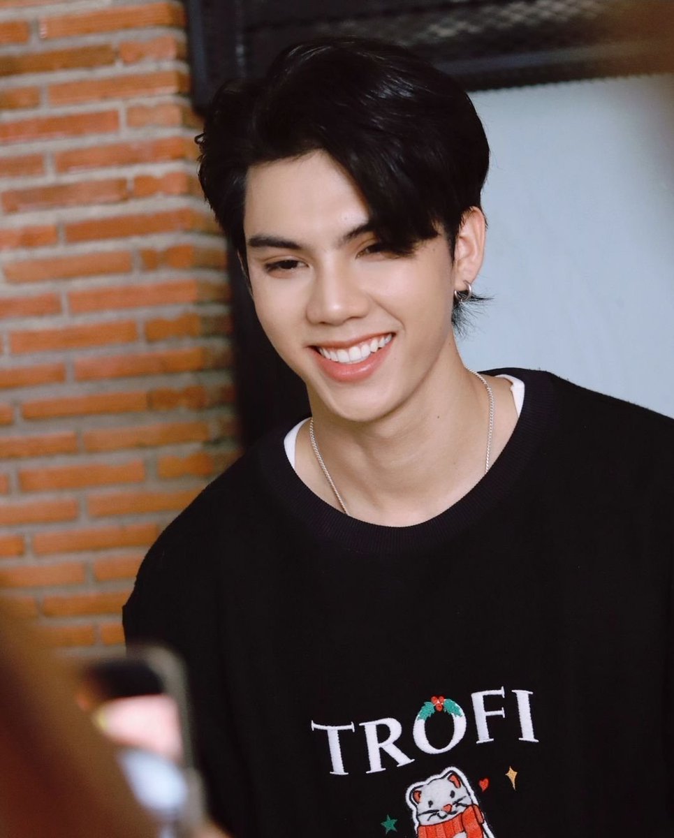 njnnii_1X9X's tweet photo. คนหล่อ                              เค้า��อบทำอะไรตะหร่กๆ 🐒

— #BADxLoveSeaTheSeries —

#BadOfficial #ฮะอะไรนะ 
@fort_fts #FortFTS #ComeFortZon https://t.co/VKJmZWdFrb