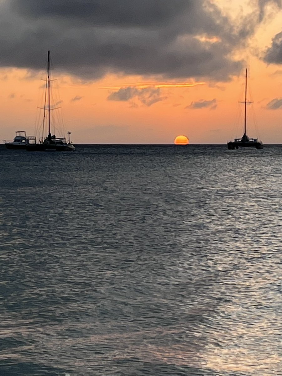 le_a2z's tweet photo. @Maxouks Hawaii 🇺🇸 
Tokyo 🇯🇵 
Malaga 🇪🇸 
Oranjestad 🇦🇼 https://t.co/oEz6c9wDQY