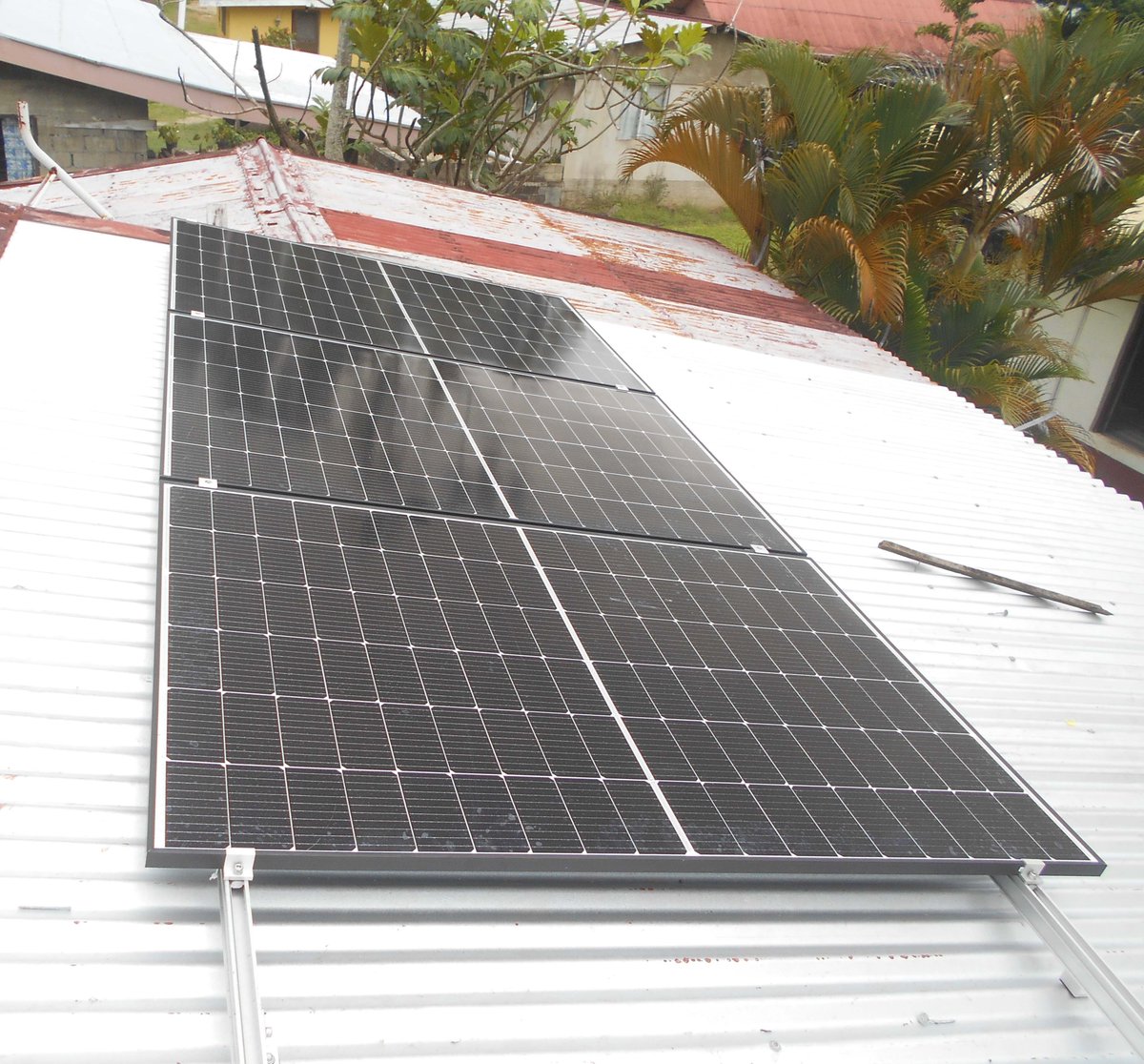 SolarFiji's tweet image. 1.25kWp Offgrid Solar System in Rukua, Beqa
solarfiji.org/offgrid-solar-…

#solarfiji #victronenergy #PhonoSolar #beqa #Rukua #fijiislands #RenewableEnergy #offgridsolar #residential #solarpower