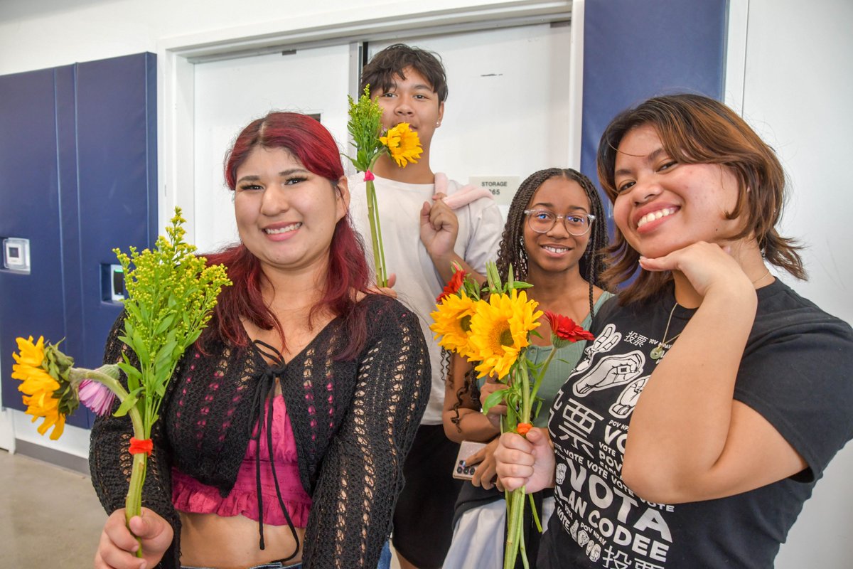 We're so proud of Youth Council for being named D9's Youth Leaders of the Year! It was great to attend @SeanEloRiveraD9 's State of the District event last Saturday. Thank you Sean and his staff for recognizing our youth!
 flickr.com/photos/1592220…