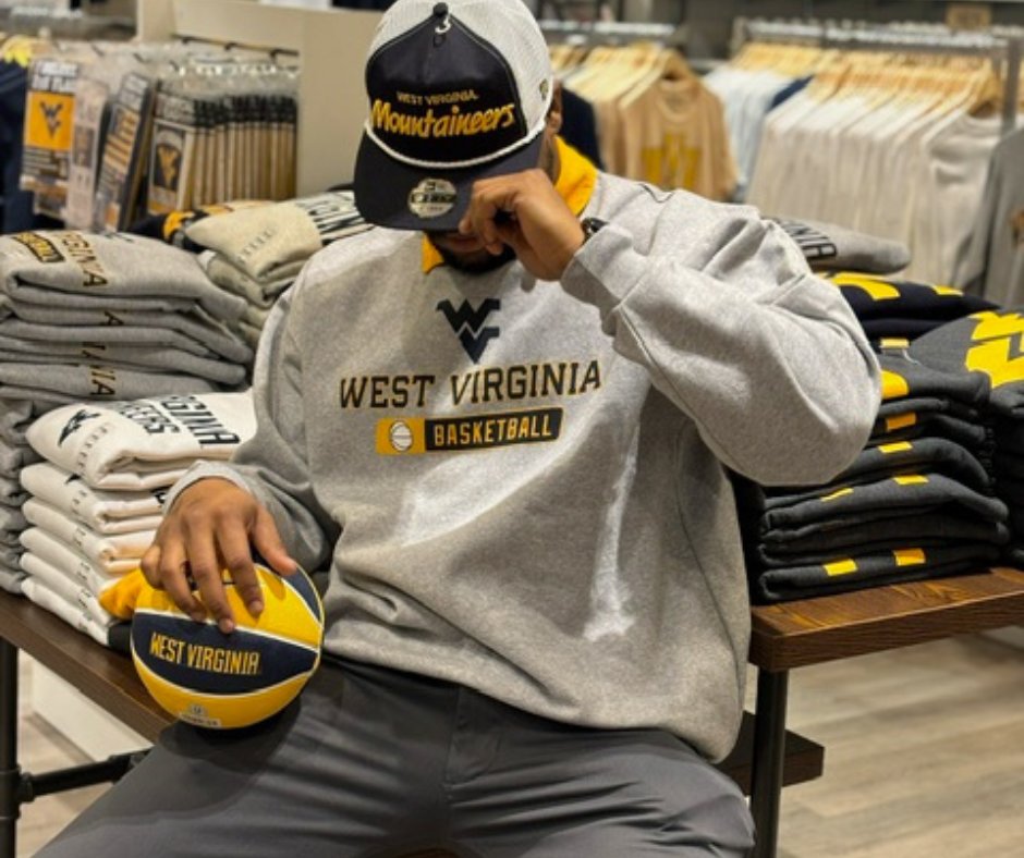 AlumniHallWVU's tweet photo. Hats on Hats on Hats 🧢
#GoWVU
https://t.co/0bYa4aC3CL https://t.co/7E7wwHizjc