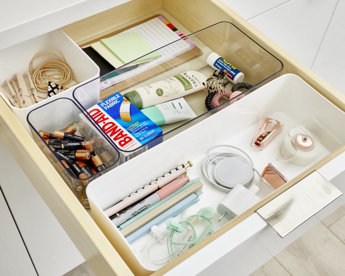 Organization challenge: Declutter one drawer or shelf every day this week. Are you up for it? Get started with the @rosannapansino collection 🙌 #iDLiveSimply #Organization