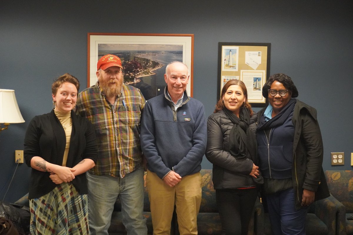 Thank you to @repjoecourtney for meeting with Connecticut College dining workers to discuss our campaign! Now that we have won our election, we look forward to negotiating a fair contract with the college for fair wages and good working standards!
