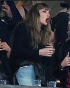 Chicago1Ray's tweet photo. If all you moms raise your daughters to be like Lauren Boebert & nothing like Trailer Swift, they'll thank you later for it, and so will we https://t.co/oxMBXoWhUc
