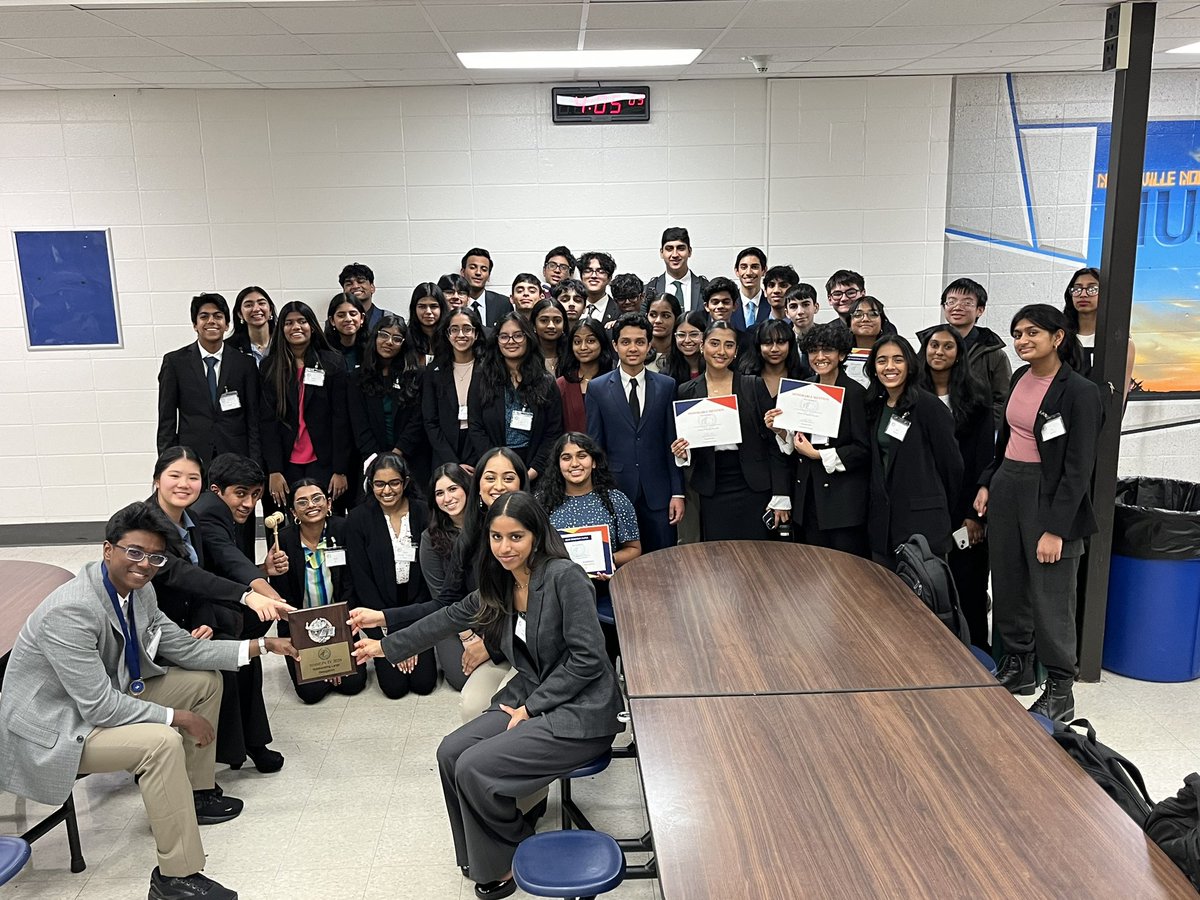WVHSModelUN's tweet photo. WV Model UN competes at Naperville North and brings home the Outstanding Large Delegation award. @WVHSStipp @WVTV @WVHSpta https://t.co/EpGjBvjulc