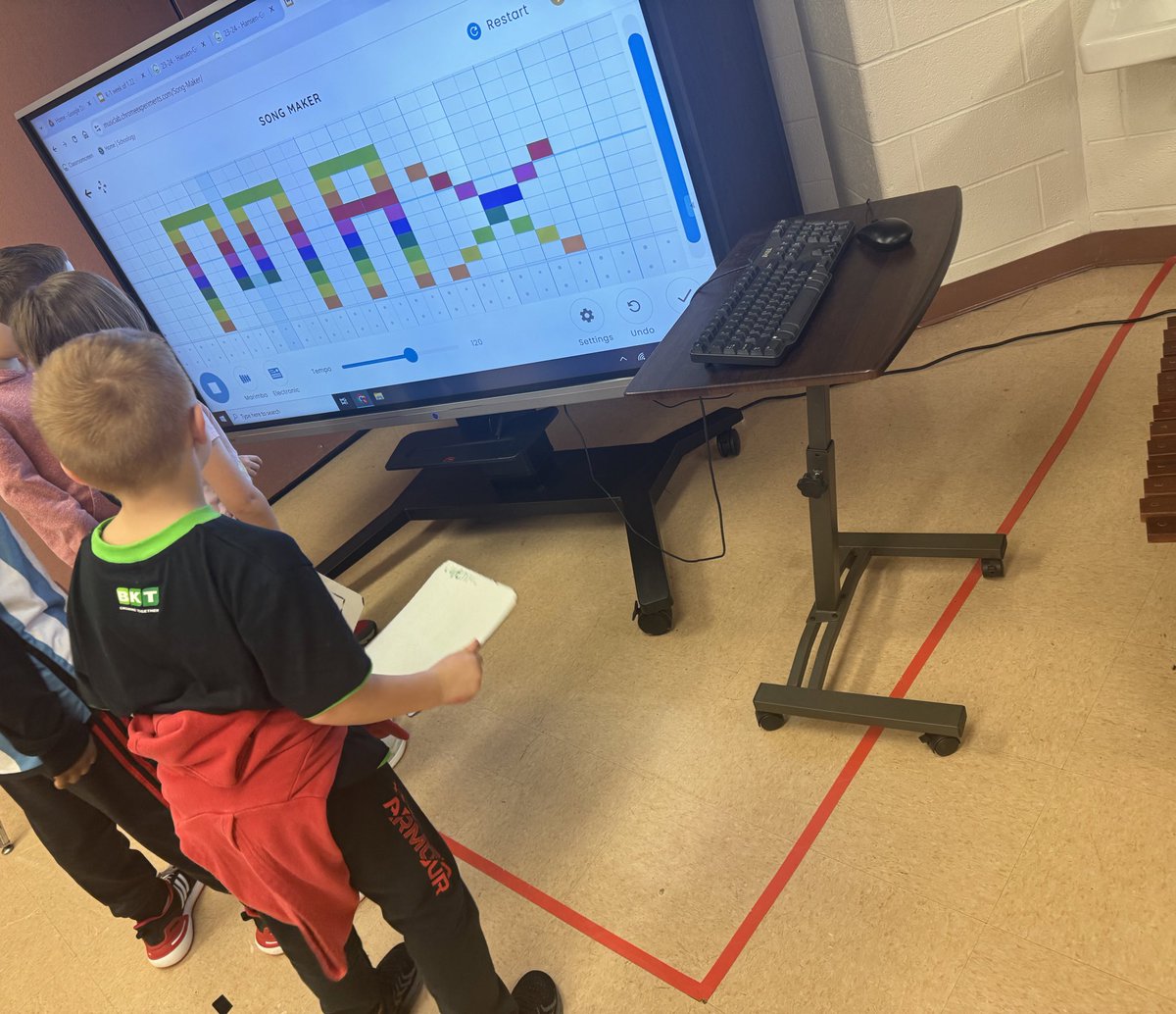 MrsNicoleSlick's tweet photo. Last week in first grade we read the story "Your name is a song" and then created our own name songs on chrome music lab! #together #fcpsvanguard #fcpsmd https://t.co/x8xqvUMOf9