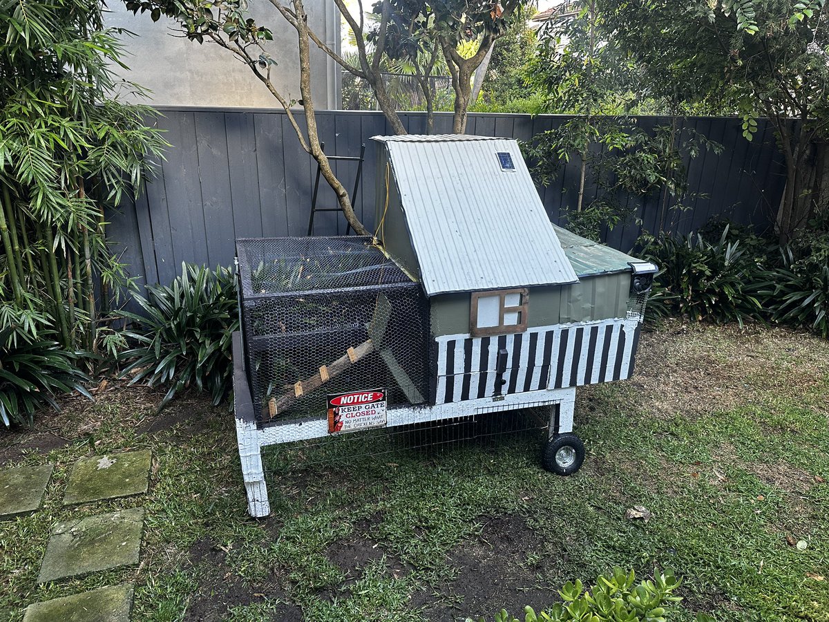 colster's tweet photo. @abcsydney made this out of 90% found or recycled materials. Home to 2 australorp chickens. https://t.co/8VUvWAIH0E