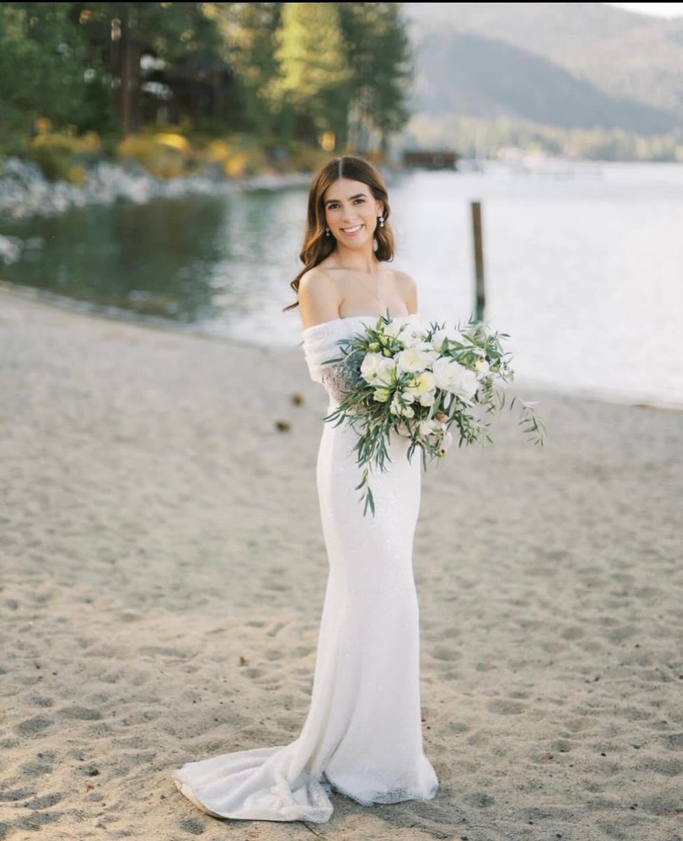 LegacyTailor's tweet photo. Taking a moment for our stunning bride @hannahbrooke77_  and her beautifully altered wedding gown @legacy_tailor!🪡👗Planning &amp; Design: @blueskyeventstahoe
Venue: Chambers Landing
Photography: @bethanyerinweddings
Dress: @elevatedbridal @evalendel @legacy_tailor https://t.co/XUjn1qfK3d