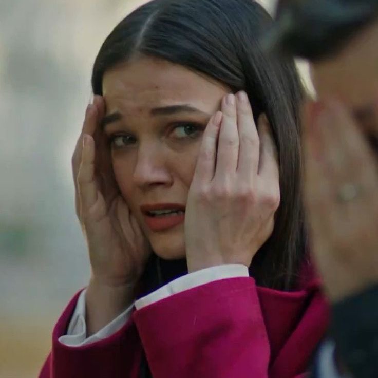 Carol_dizi's tweet photo. Celina, Isaac, Pablo, Eric... Como é difícil essa dublagem #yargı https://t.co/uC9tEXy5rP